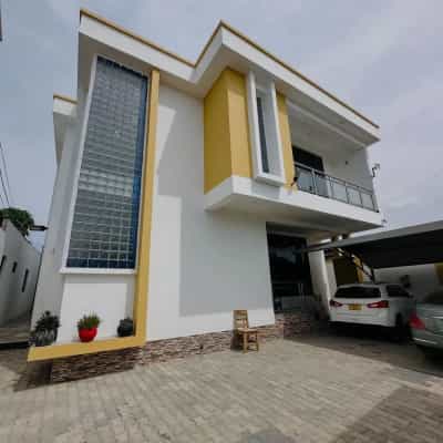 Nyumba ya vyumba vinne inauzwa Makumbusho, Dar Es Salaam (400 sqm)