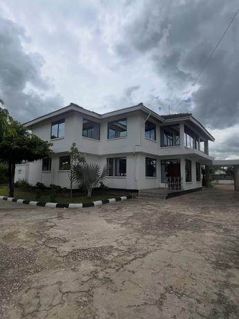Nyumba ya vyumba vitano inapangishwa Mikocheni, Dar Es Salaam