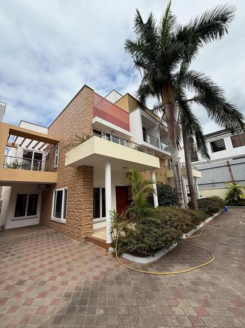 Villa ya vyumba vitatu inapangishwa Oysterbay, Dar Es Salaam Villa ya vyumba vitatu inapangishwa Oysterbay, Dar Es Salaam