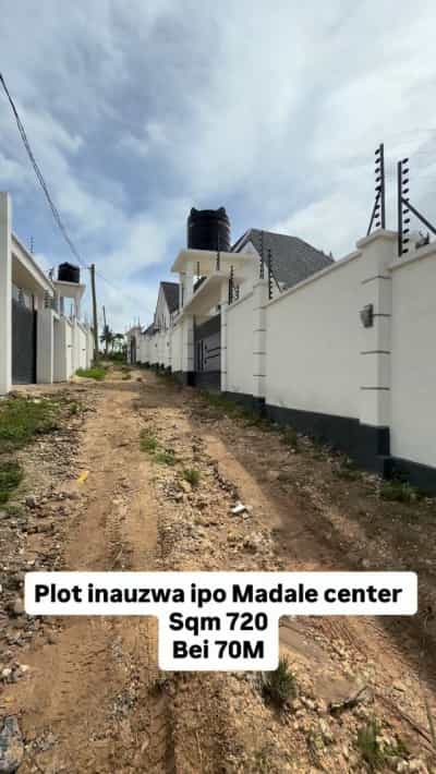 Kiwanja kinauzwa Madale Center, Dar Es Salaam sqm 720