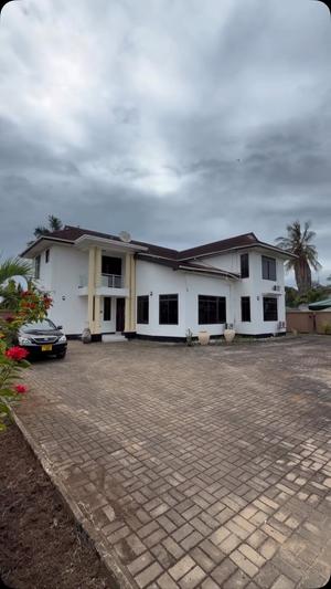Nyumba ya vyumba vitano inapangishwa Mbezi Beach, Dar Es Salaam Nyumba ya vyumba vitano inapangishwa Mbezi Beach, Dar Es Salaam