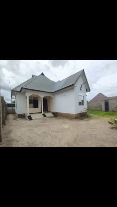 4 Bedrooms House for Sale in Kivule-Njiapanda, Dar Es Salaam (470 sqm) 4 Bedrooms House for Sale in Kivule-Njiapanda, Dar Es Salaam (470 sqm)