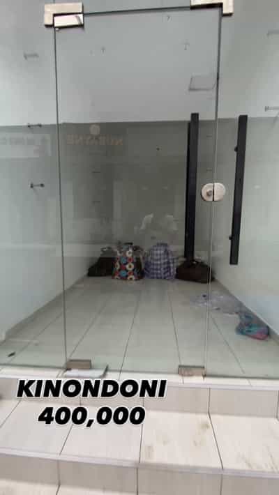 Duka linapangishwa Kinondoni, Dar Es Salaam