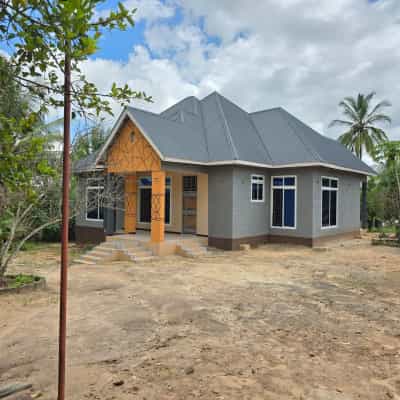 Nyumba ya vyumba vitatu inauzwa Kibaha Kwa Mathias, Pwani (1863 sqm) Nyumba ya vyumba vitatu inauzwa Kibaha Kwa Mathias, Pwani (1863 sqm)