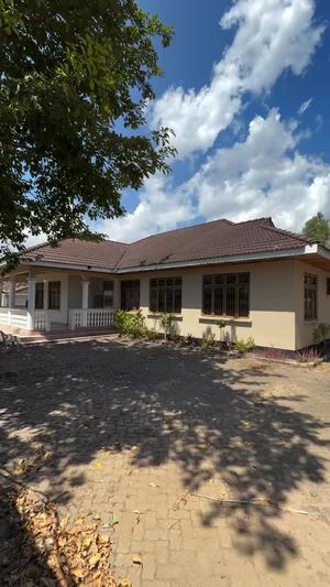 4 Bedrooms House for Sale in Mbezi Beach, Dar Es Salaam (1000 sqm) 4 Bedrooms House for Sale in Mbezi Beach, Dar Es Salaam (1000 sqm)