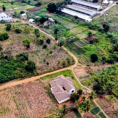 Nyumba ya vyumba vitatu inauzwa Kibaha Sofu, Pwani (1400 sqm) Nyumba ya vyumba vitatu inauzwa Kibaha Sofu, Pwani (1400 sqm)