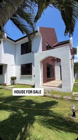 5 Bedrooms Villa for Sale in Mbezi Beach, Dar Es Salaam (1300 sqm) 5 Bedrooms Villa for Sale in Mbezi Beach, Dar Es Salaam (1300 sqm)