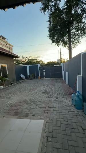 3 Bedrooms House for Rent in Kinondoni, Dar Es Salaam 3 Bedrooms House for Rent in Kinondoni, Dar Es Salaam