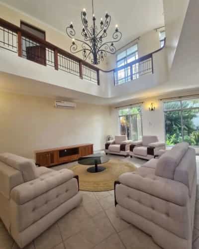 Villa (Furnished) ya vyumba vitatu inapangishwa Mikocheni, Dar Es Salaam
