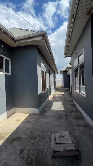 Nyumba/Apartment ya chumba kimoja inapangishwa Msasani, Dar Es Salaam Nyumba/Apartment ya chumba kimoja inapangishwa Msasani, Dar Es Salaam
