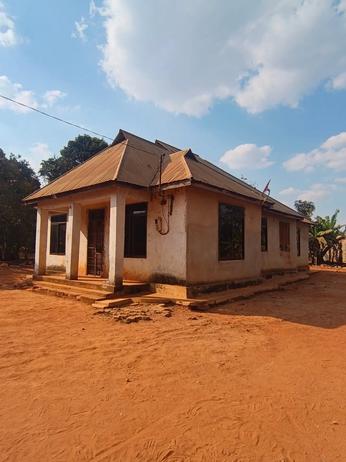 Nyumba ya vyumba vitatu inauzwa Mjimwema Songea, Ruvuma (1 acre) Nyumba ya vyumba vitatu inauzwa Mjimwema Songea, Ruvuma (1 acre)