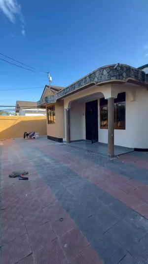 5 Bedrooms House for Rent in Kinondoni Mango Garden, Dar Es Salaam 5 Bedrooms House for Rent in Kinondoni Mango Garden, Dar Es Salaam
