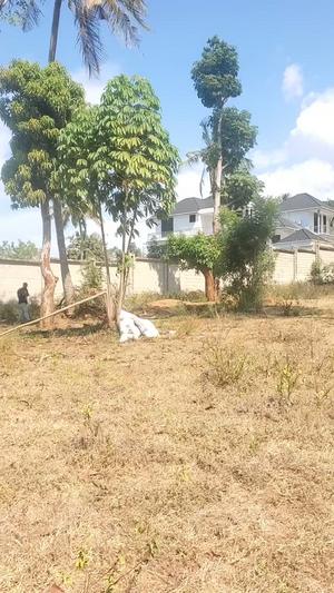 Kiwanja kinauzwa Bunju Mianzini, Dar Es Salaam (2200 sqm) Kiwanja kinauzwa Bunju Mianzini, Dar Es Salaam (2200 sqm)