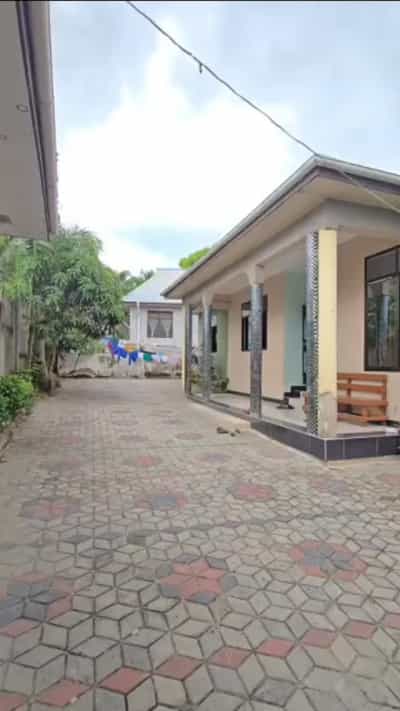 Nyumba ya vyumba vitatu inauzwa Kibamba Hospital, Dar Es Salaam (700 sqm)