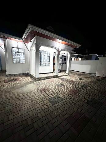 Nyumba ya vyumba vitatu inapangishwa Tabata Kinyerezi Mwisho, Dar Es Salaam Nyumba ya vyumba vitatu inapangishwa Tabata Kinyerezi Mwisho, Dar Es Salaam