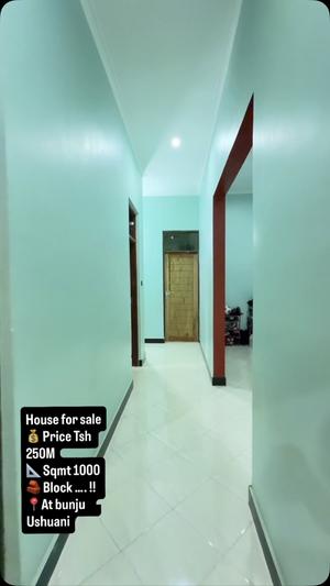 Nyumba ya vyumba vitatu inauzwa Kinondoni, Dar Es Salaam (1000 sqm) Nyumba ya vyumba vitatu inauzwa Kinondoni, Dar Es Salaam (1000 sqm)