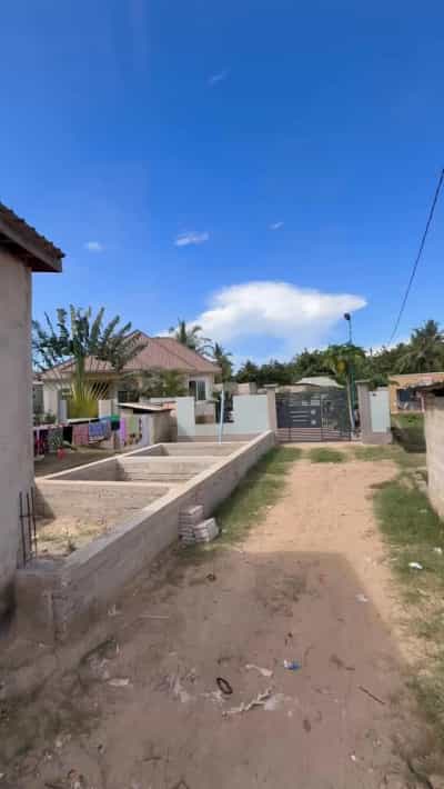 Kiwanja (Residential/Commercial) kinauzwa MADALE KONTENA, Dar Es Salaam (1600 sqm)