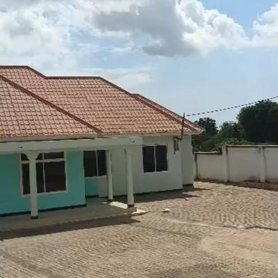 Nyumba ya vyumba vitano inauzwa Bunju B, Dar Es Salaam (1200 sqm) Nyumba ya vyumba vitano inauzwa Bunju B, Dar Es Salaam (1200 sqm)