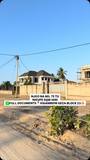 Kiwanja (Residential/Commercial) kinauzwa Gezaulole, Dar Es Salaam (1400 sqm) Kiwanja (Residential/Commercial) kinauzwa Gezaulole, Dar Es Salaam (1400 sqm)