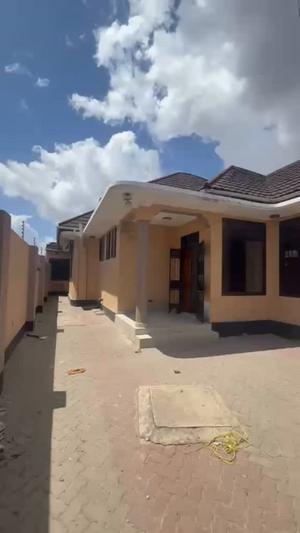 Nyumba ya vyumba vinne inapangishwa Magomeni Mapipa, Dar Es Salaam Nyumba ya vyumba vinne inapangishwa Magomeni Mapipa, Dar Es Salaam