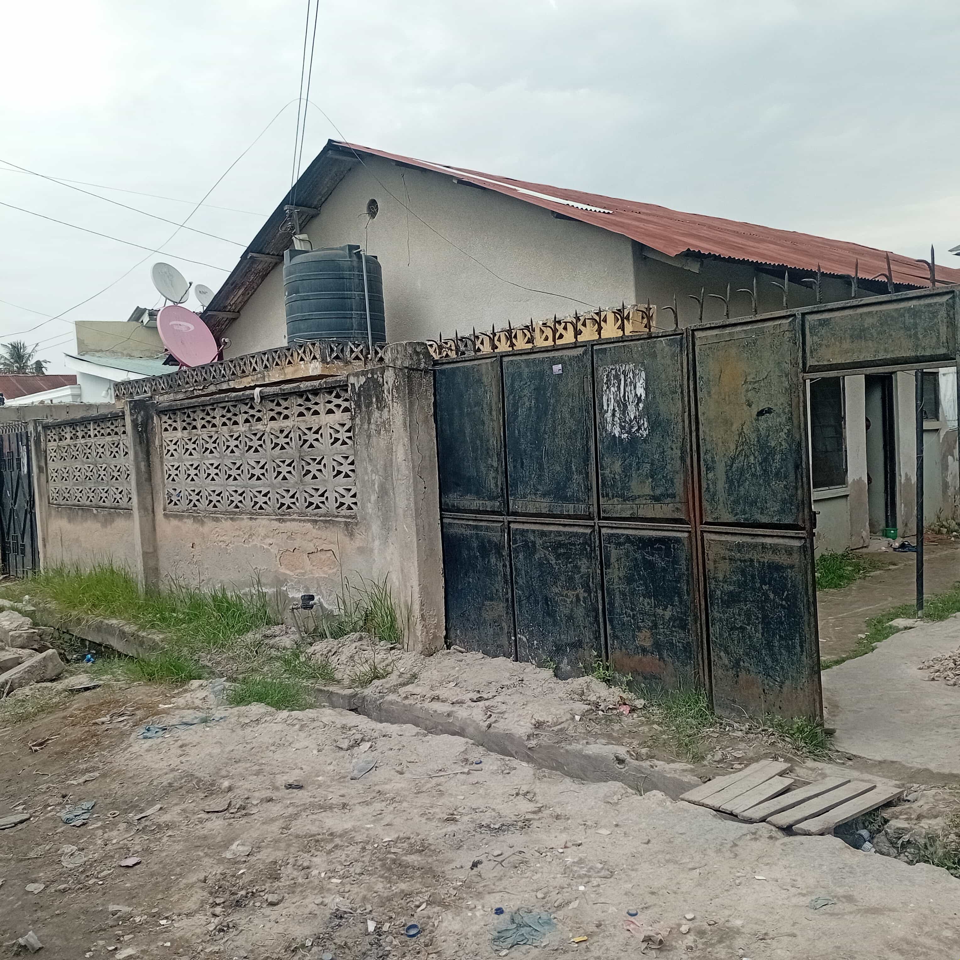 4 Bedrooms House for sale in Ubungo, Dar Es Salaam 4 Bedrooms House for sale in Ubungo, Dar Es Salaam