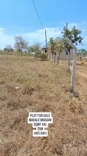 Kiwanja kinauzwa Madale Msigani, Dar Es Salaam (441 sqm)