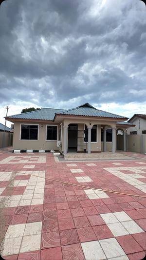 Nyumba ya vyumba vitatu inapangishwa Tegeta Masaiti, Dar Es Salaam Nyumba ya vyumba vitatu inapangishwa Tegeta Masaiti, Dar Es Salaam