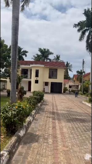 5 Bedrooms House for Rent in Mbezi Beach, Dar Es Salaam 5 Bedrooms House for Rent in Mbezi Beach, Dar Es Salaam