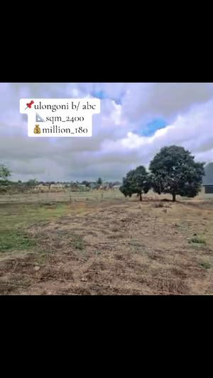 Kiwanja kinauzwa Ulongoni B, Dar Es Salaam (2400 sqm) Kiwanja kinauzwa Ulongoni B, Dar Es Salaam (2400 sqm)