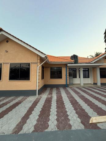 Nyumba ya vyumba vinne inapangishwa Changanyikeni-UDSM, Dar Es Salaam (2300 sqm)