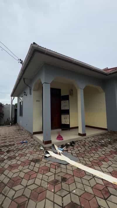 Nyumba ya vyumba vitatu inapangishwa Mbezi Beach Afrikana, Dar Es Salaam