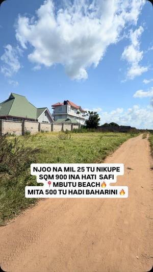 Beach Plot kinauzwa Mbutu Beach, Kigamboni, Dar Es Salaam (900 sqm)