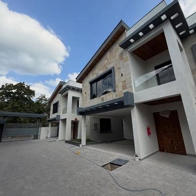 Villa ya vyumba vinne inapangishwa Masaki, Dar Es Salaam