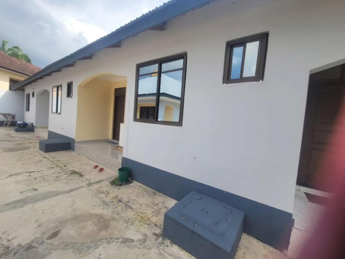 media -1 media -1