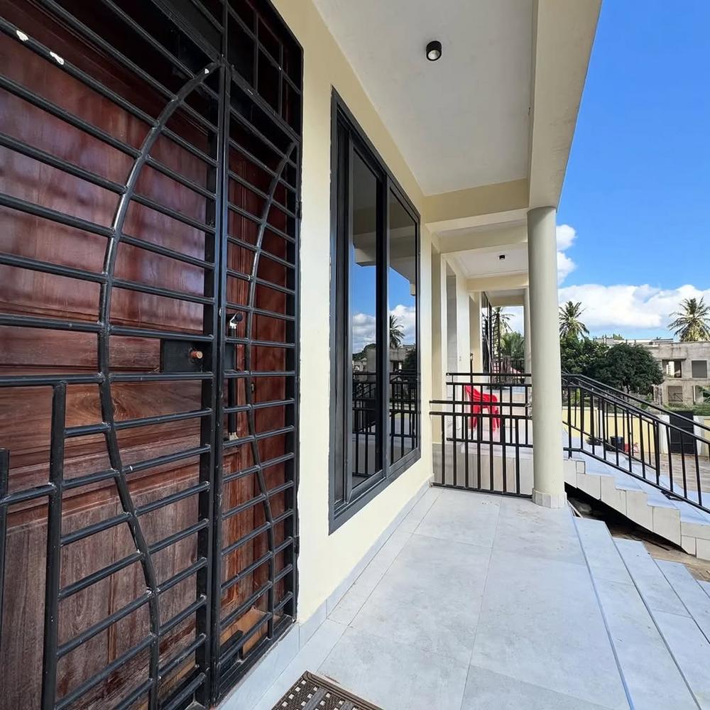 media -8