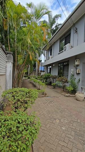 Nyumba ya vyumba vitano inauzwa Mbezi Beach Africana, Dar Es Salaam (835 sqm) Nyumba ya vyumba vitano inauzwa Mbezi Beach Africana, Dar Es Salaam (835 sqm)