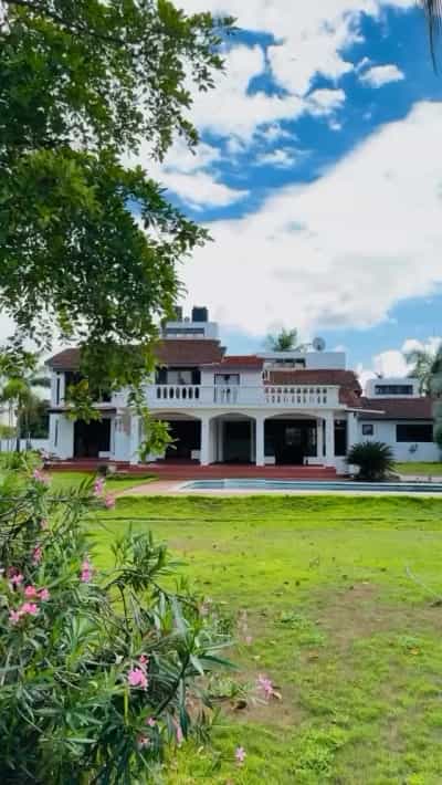 Nyumba ya vyumba vitano inauzwa Mbezi Beach, Dar Es Salaam (4000 sqm)