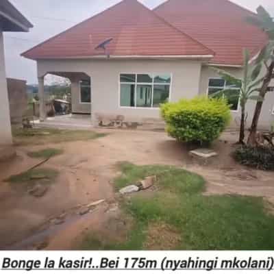 6 Bedrooms House for Sale in Mkolani Nyahingi Texas, Mwanza
