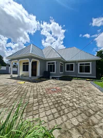 Nyumba ya vyumba vitatu inapangishwa Goba Njia 4, Madale, Dar Es Salaam