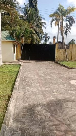 Apartment ya vyumba vitatu inapangishwa Pugu, Dar Es Salaam Apartment ya vyumba vitatu inapangishwa Pugu, Dar Es Salaam