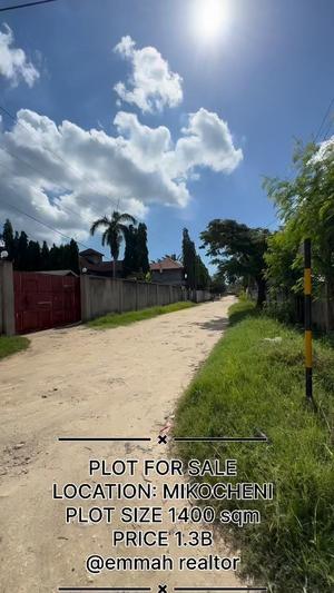 Kiwanja kinauzwa Mikocheni, Dar Es Salaam sqm 1400