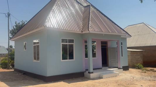Nyumba ya vyumba vitatu inauzwa Kishiri Center, Mwanza (600 sqm) Nyumba ya vyumba vitatu inauzwa Kishiri Center, Mwanza (600 sqm)