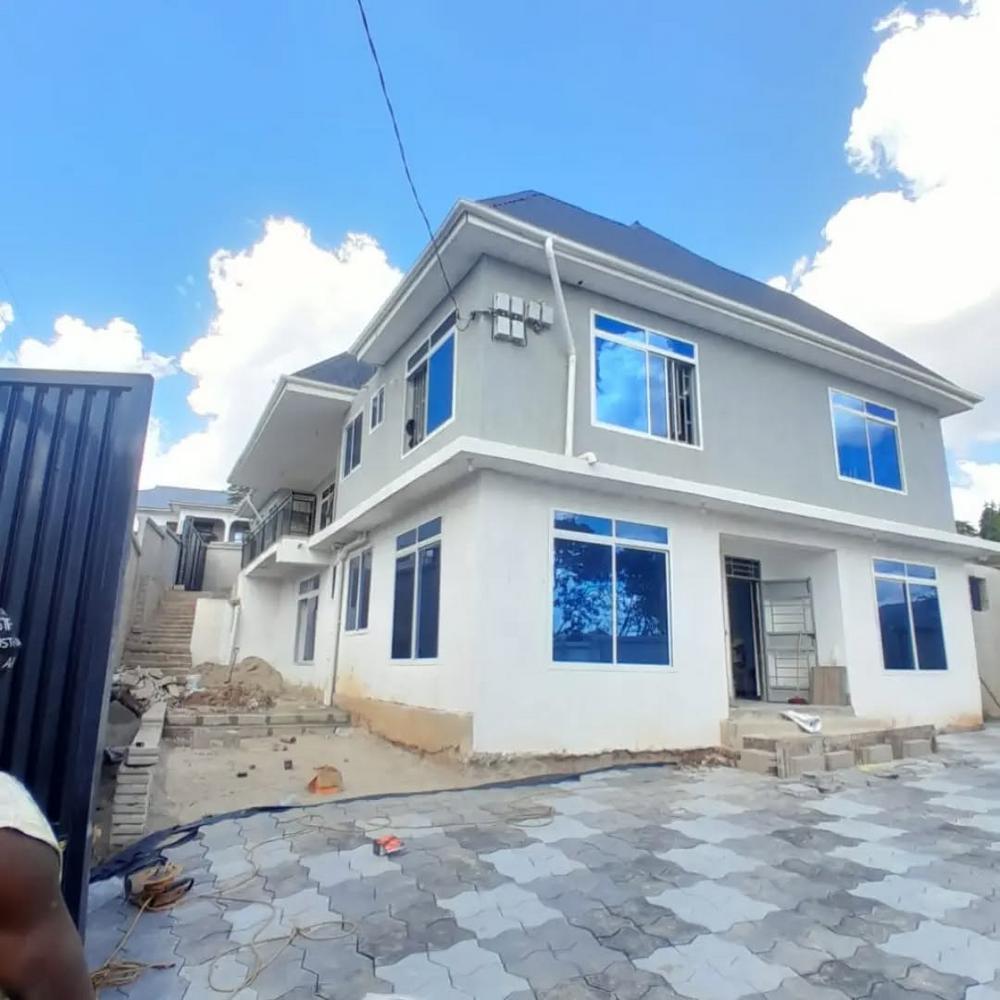 media -1 media -1