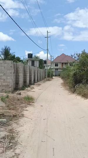 Kiwanja kinauzwa Kigamboni Kibugumo, Dar Es Salaam (400 sqm) Kiwanja kinauzwa Kigamboni Kibugumo, Dar Es Salaam (400 sqm)