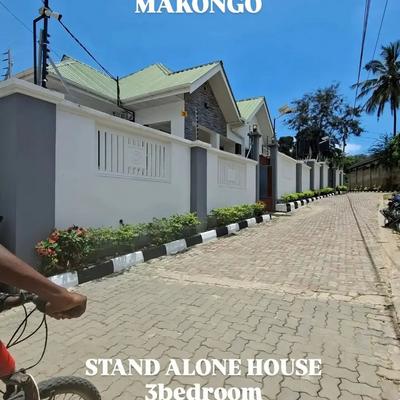 Nyumba (Furnished) ya vyumba vitatu inapangishwa Makongo Mwanzoni, Dar Es Salaam Nyumba (Furnished) ya vyumba vitatu inapangishwa Makongo Mwanzoni, Dar Es Salaam