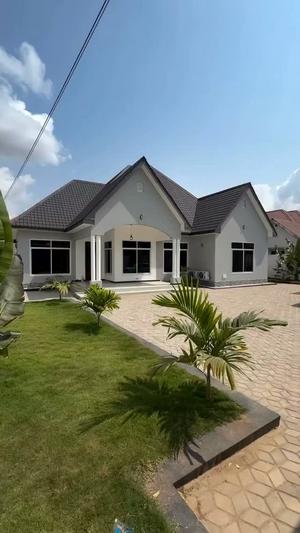 Nyumba ya vyumba vinne inauzwa Goba Center, Dar Es Salaam (800 sqm) Nyumba ya vyumba vinne inauzwa Goba Center, Dar Es Salaam (800 sqm)