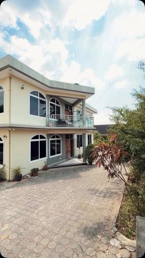Nyumba ya vyumba vinne inauzwa Mbezi Beach, Dar Es Salaam (1000 sqm) Nyumba ya vyumba vinne inauzwa Mbezi Beach, Dar Es Salaam (1000 sqm)
