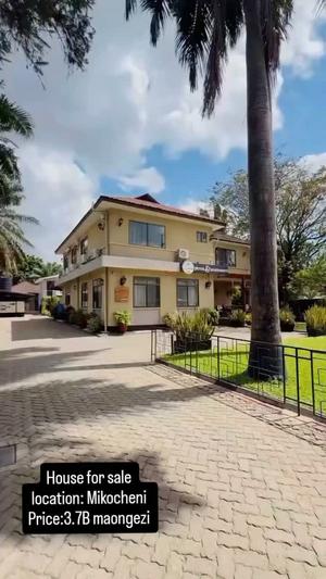 15 Bedrooms House for Sale in Mikocheni, Dar Es Salaam (1300 sqm) 15 Bedrooms House for Sale in Mikocheni, Dar Es Salaam (1300 sqm)