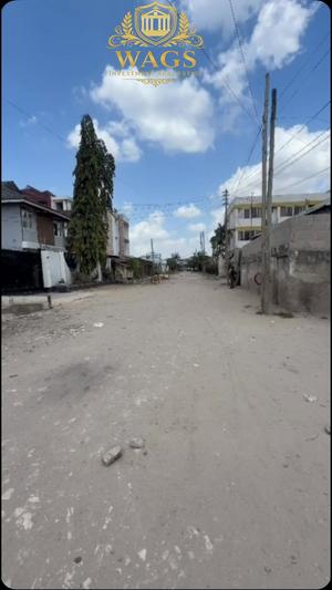 Kiwanja kinauzwa Kinondoni, Dar Es Salaam (400 sqm) Kiwanja kinauzwa Kinondoni, Dar Es Salaam (400 sqm)