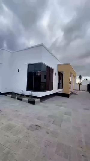 Nyumba ya vyumba vitatu inauzwa Madale Flamingo, Dar Es Salaam (500 sqm) Nyumba ya vyumba vitatu inauzwa Madale Flamingo, Dar Es Salaam (500 sqm)